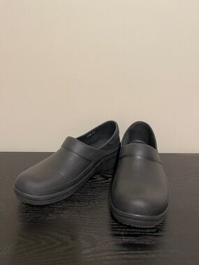 CROCS Black Women's Slip-On Clogs